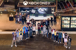 XboxOneX正式开卖，死忠玩家提前四天首排