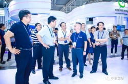中国软件谷领导参观考察中软国际解放号展台