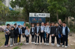 带着孩子跑到户外学环保英语