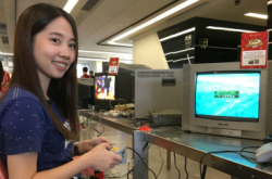 【复古情怀】香港复古游戏展2017过百部怀旧家用机任玩