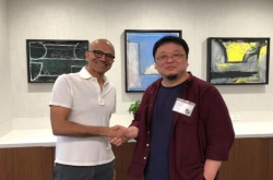 罗永浩密会微软CEO纳德拉；传滴滴上半年亏损超40亿；黄章批评滑屏设计遭赵明回怼