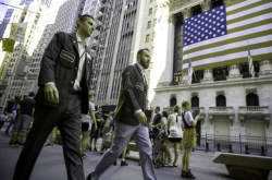 全球71％的超级富豪生活在这10个国家或地区