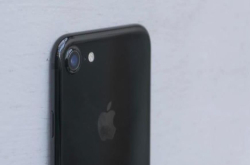 买手机不要盲目跟风 iPhone8降冰点价 果粉：不买