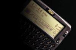 18年的今天黑莓面世并带来第一款产品
