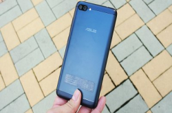 编辑Tony：“坚固扎实电力够用日半”-AsusZenFone4MaxPro测试