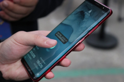 OPPOR17屏幕指纹测试：解锁迅速一气呵成