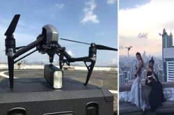 “飞”一般的“发丝光”：国内摄影师出动2部航拍机“凌空打灯”！