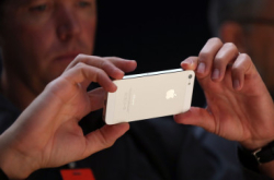 Apple专利可安装发射器禁iPhone拍摄