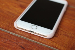 这种炫富 叫做买了iPhone 又用了液态硅胶手机壳