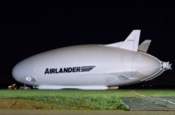 全球最大飞行器Airlander10首次出棚测试