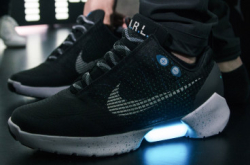 Nike自动绑带运动鞋11月28日推出