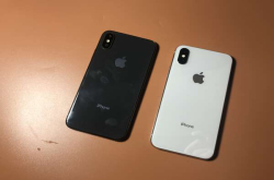 华强北攻克技术难关 1299的山寨iPhoneX完美刘海屏 跑分17万？
