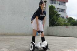 【有片】小米九号平衡车女版主玩后报告！