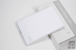 ASUSZenPowerSlim开箱：厚度仅8.3mm的美型4000mAh行动电源