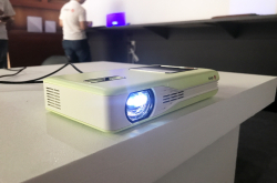 Computex2017：SHOU超短焦距便携式投影机