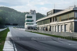 如何极速合法上路首先要有一条赛道