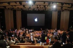 新一代iPhone热度居高不下 最高的售价却暴露了一致命缺点