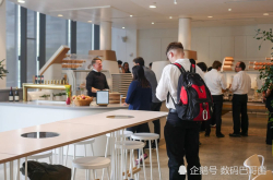 中美机器人自动餐厅PK：盒马的中国海鲜完胜美国汉堡
