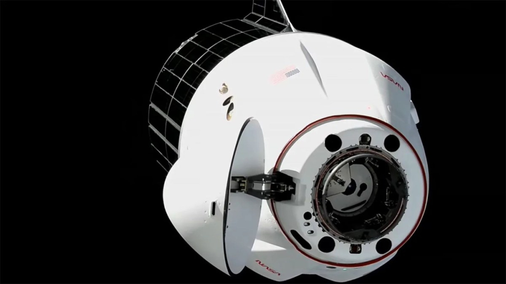 SpaceX货运龙飞船抵站 送上最后一套太阳翼